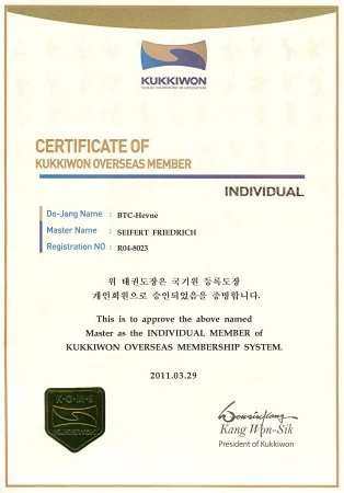 „Die Mitgliedschaft und Zugehörigkeit, dem Kreis der Übersee - Meister anzugehören, stellt eine hohe Auszeichnung und Wertschätzung durch den Kukkiwon Süd-Korea dar“